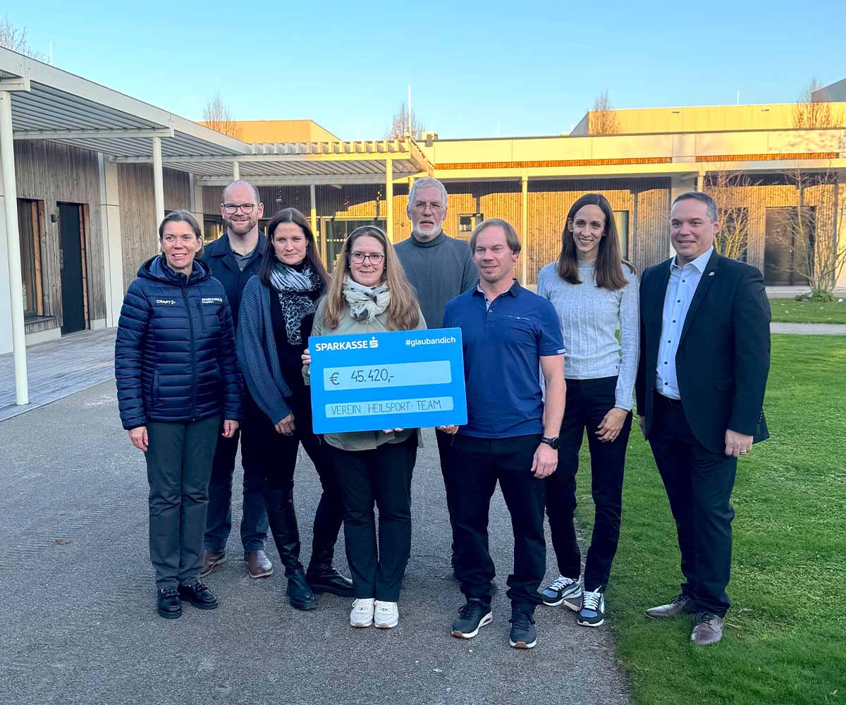 Übergabe Spendenscheck an das Hilde Umdasch Haus